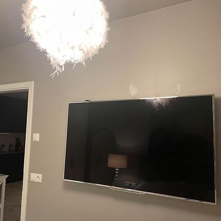 Beautiful Apartment Near Airport Njarthvik Bagian luar foto