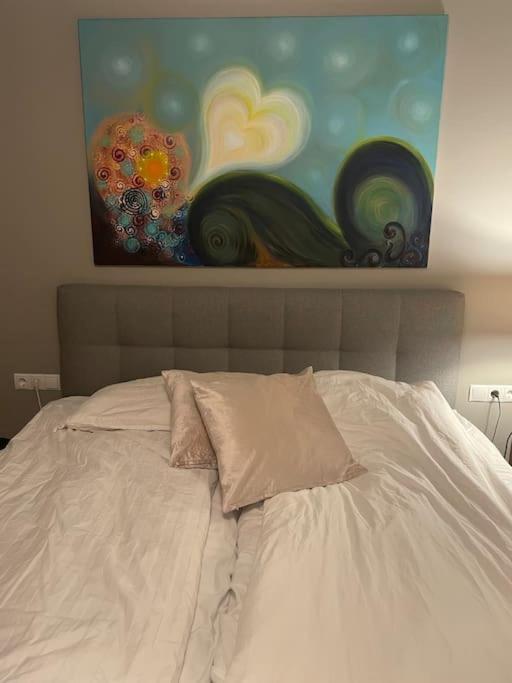 Beautiful Apartment Near Airport Njarthvik Bagian luar foto