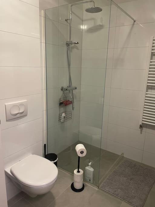 Beautiful Apartment Near Airport Njarthvik Bagian luar foto