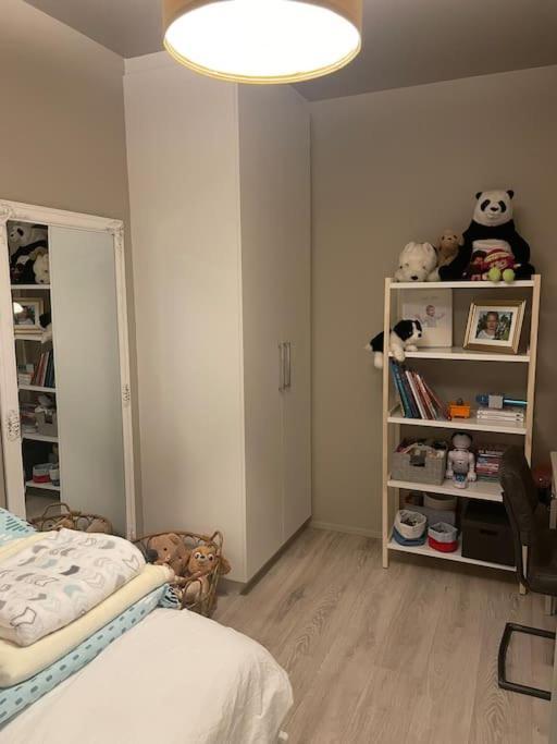 Beautiful Apartment Near Airport Njarthvik Bagian luar foto