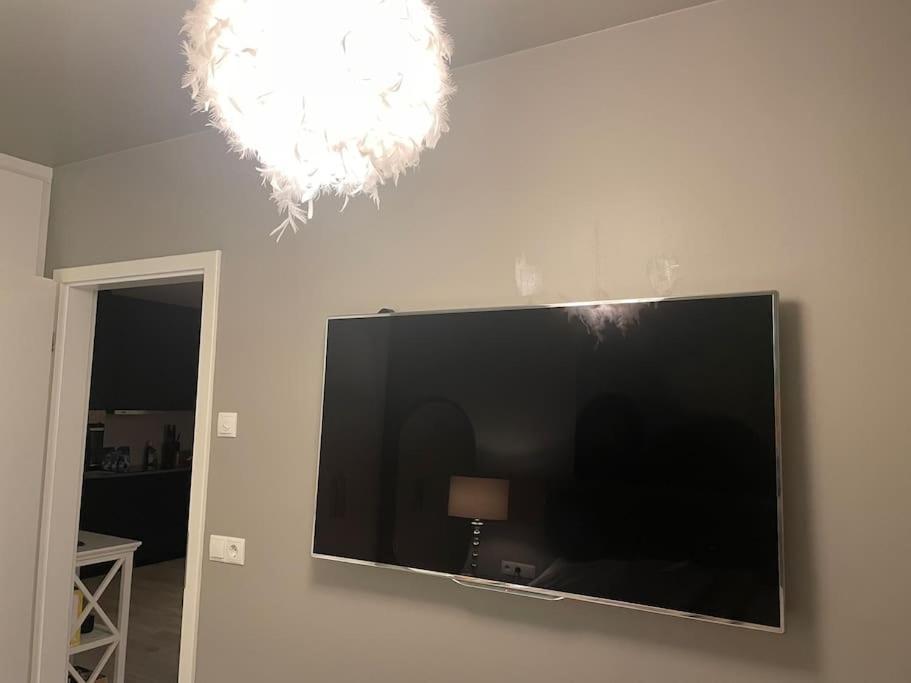 Beautiful Apartment Near Airport Njarthvik Bagian luar foto