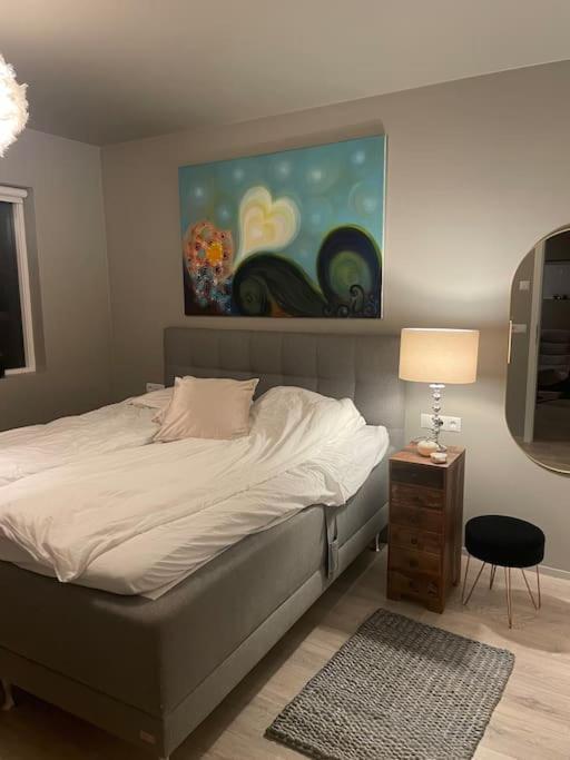 Beautiful Apartment Near Airport Njarthvik Bagian luar foto