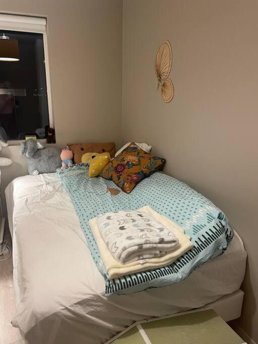Beautiful Apartment Near Airport Njarthvik Bagian luar foto